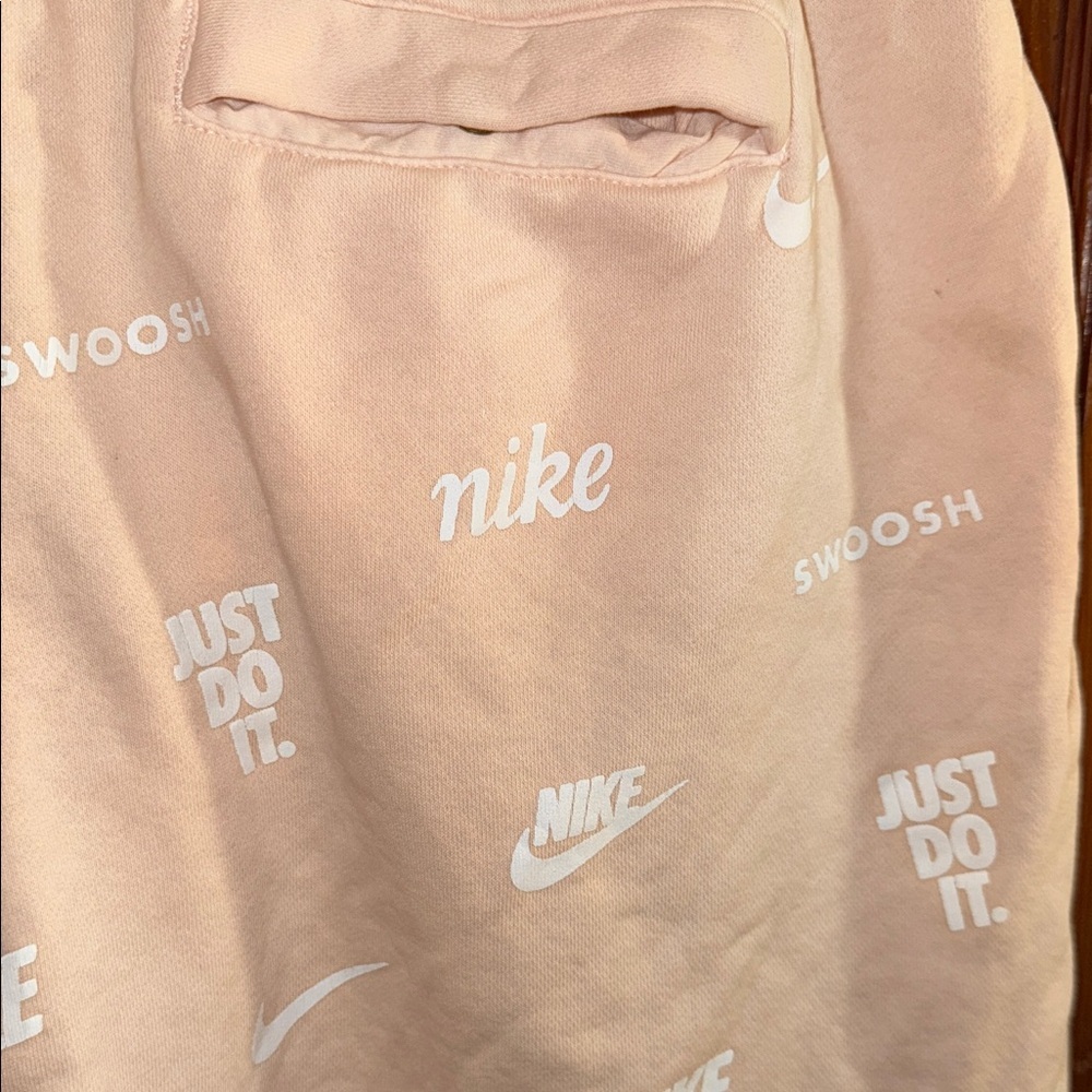 Nike Light Peach Logo Shorts - Picture 5 of 7